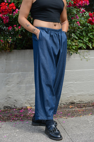 Cotton Denim Lantern Pant in Dark Wash